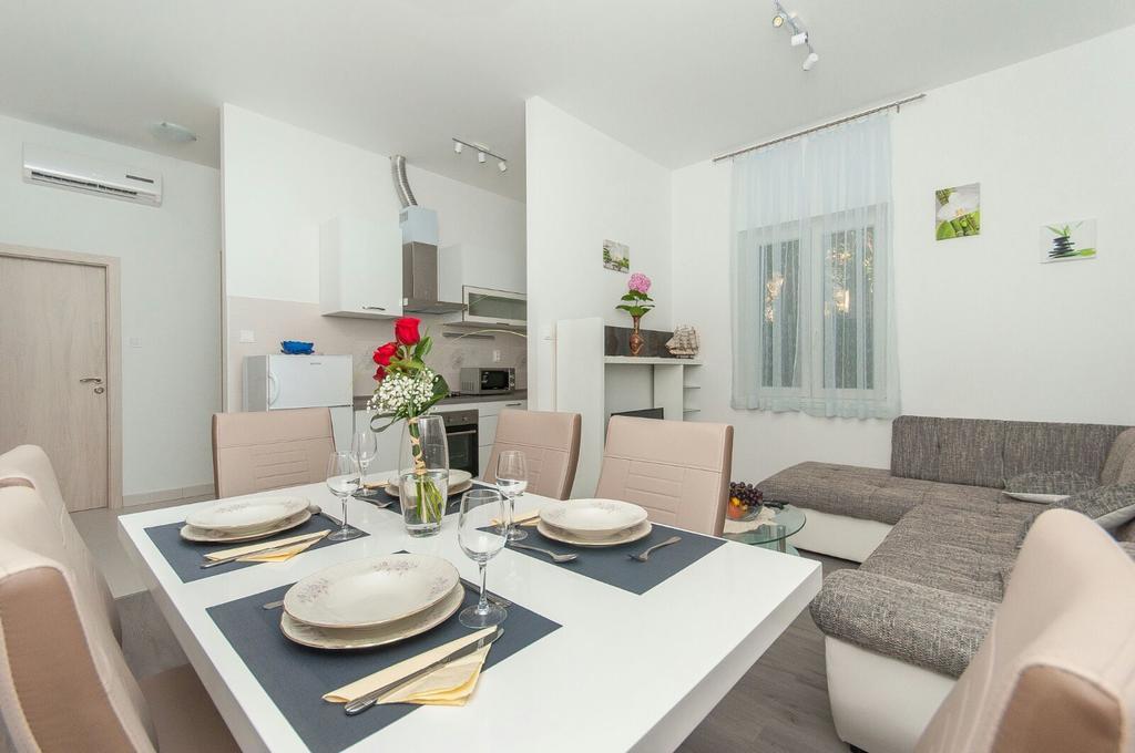 Tanja Apartment Omis Bagian luar foto
